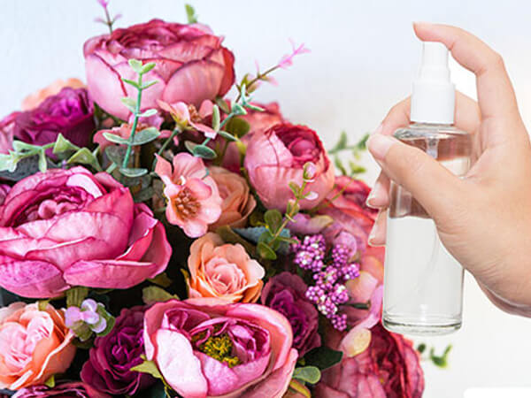 اسپری فشرده برای تمیزی گل مصنوعی